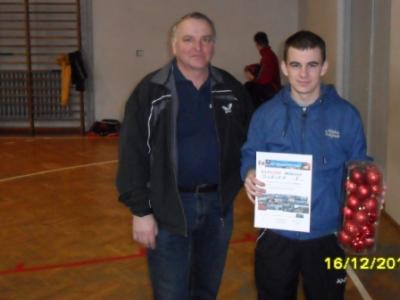 Mateusz Dubik zwyciê¿a w Turnieju ¦wi±tecznym